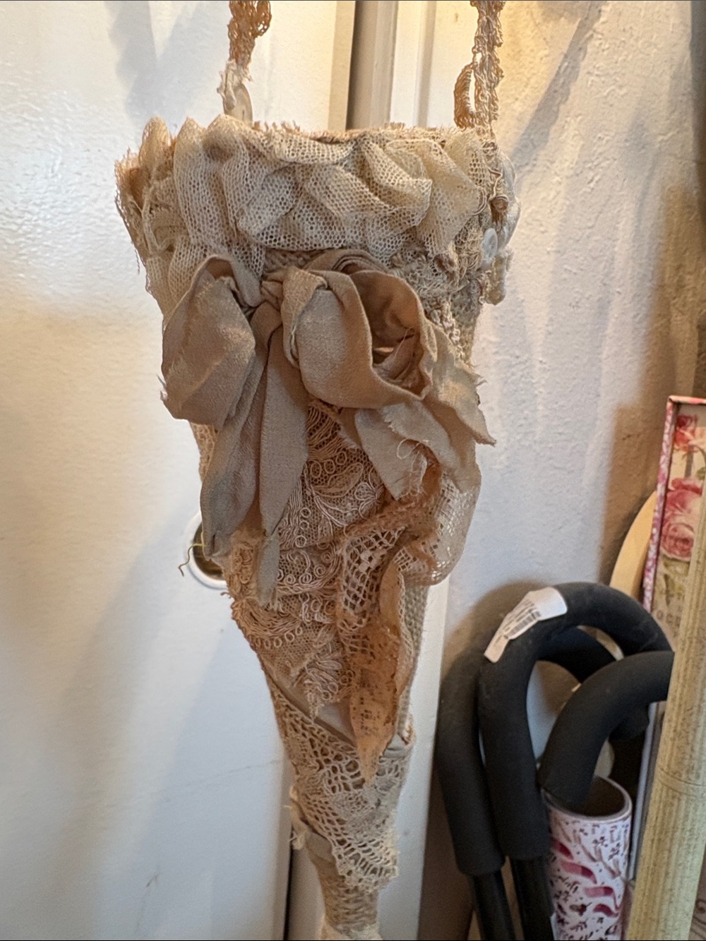 Vintage-Style Beige Tree Lace Hanging Cone Accent - Unbranded